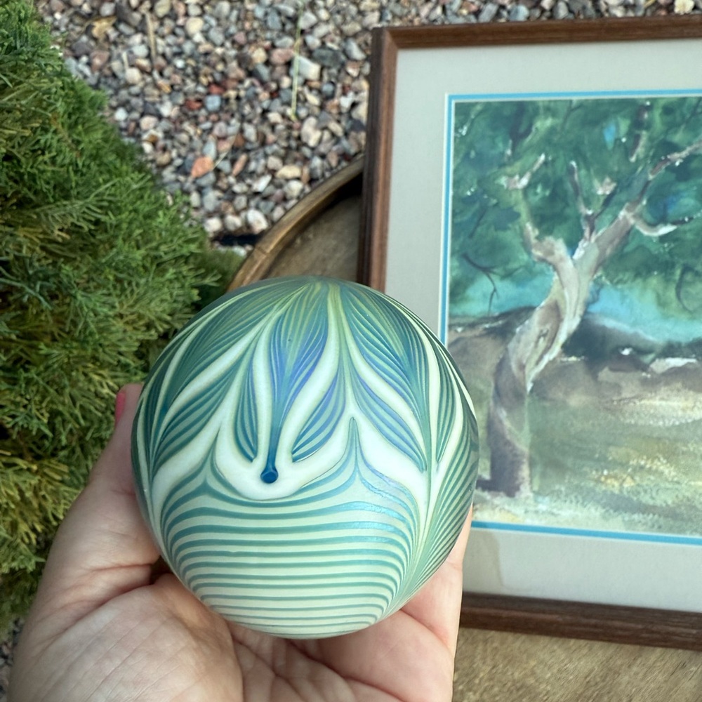 Vintage Vandermark Green and White Feather Glass Paperweight - Picture 11 of 11